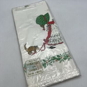 Vtg Christmas Holly Hobbie Cat Paper Table Cover Tablecloth 52x96 80s Grannycore